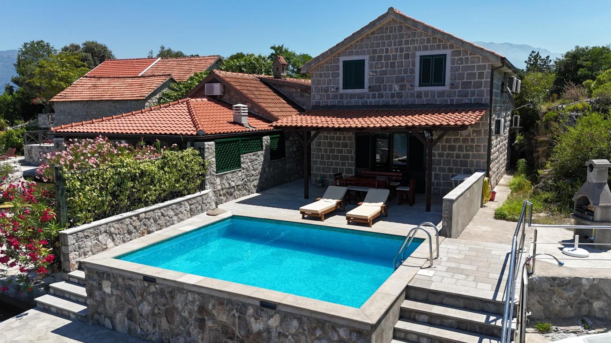 Apartments Kovinic Τίβατ Εξωτερικό φωτογραφία