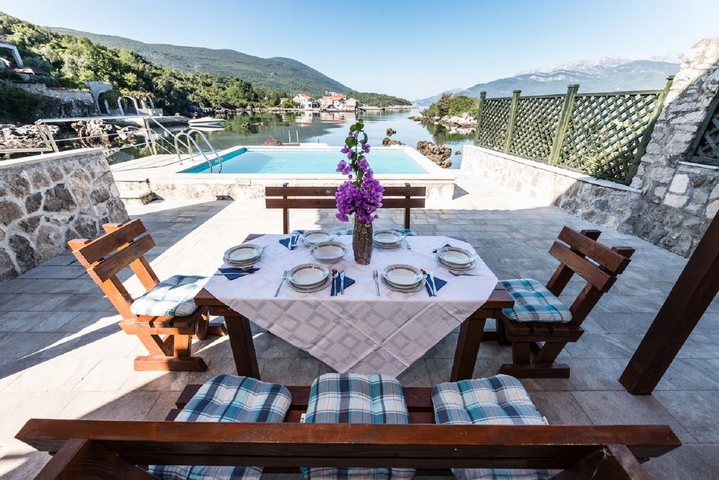 Apartments Kovinic Τίβατ Δωμάτιο φωτογραφία