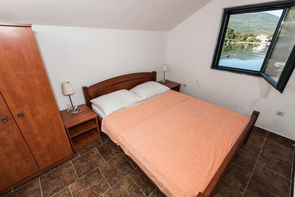 Apartments Kovinic Τίβατ Δωμάτιο φωτογραφία
